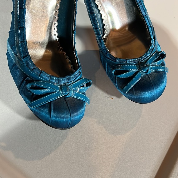GREAT CONDITION CUTE BLUE HEELS! SIZE 7 - Picture 4 of 5